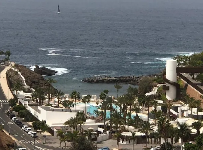 2 Bedroom With Parking, Wifi, Views & Heated Pool Apartment